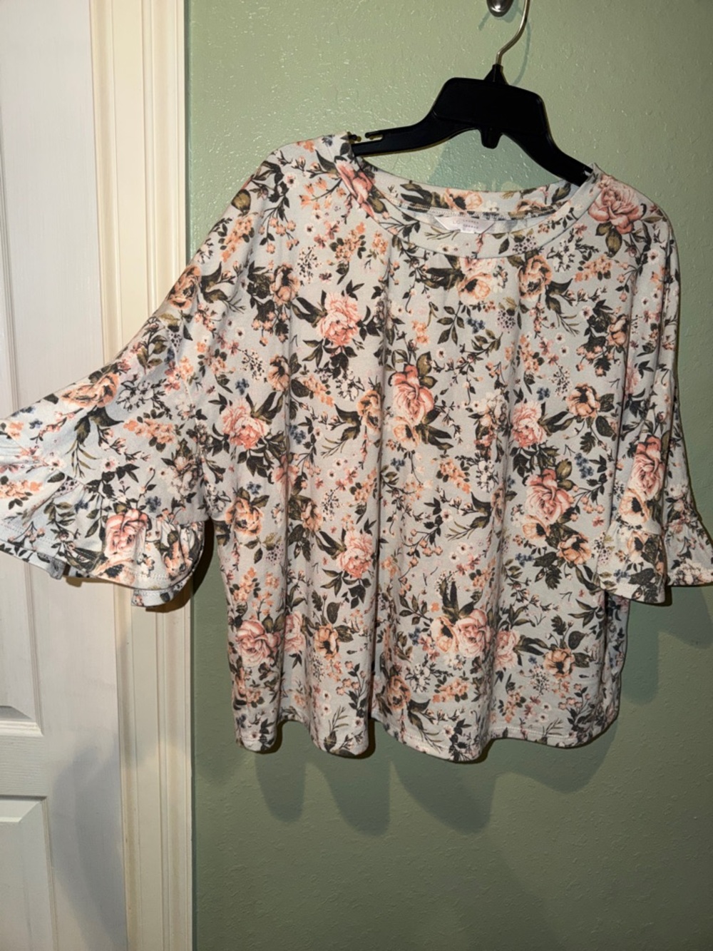 LC Lauren Conrad Cream Floral flutter Bell-Sleeve Blouse with Blush Roses